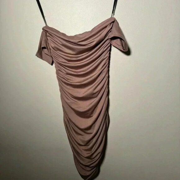 NWT SUPERDOWN REVOLVE MINI OFF THE SHOULDER DRESS RUCHED XXS BODYCON - Picture 3 of 5